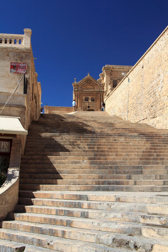 12-Stairs to Danaripamuk Camii.jpg